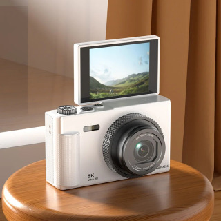 5K chiqish, 180° aylanadigan ekran, 75 MP sensor, 18x kattalashtirish, elektron stabilizatsiya va ixcham dizaynga ega raqamli vlogging kamerasi