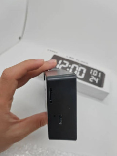 Камера для аудио- и видеозаписи с Wi-Fi, удаленным просмотром, мини-камера-часы, камера для помещений с функцией обнаружения движения, для дома и офиса, для обеспечения безопасности.