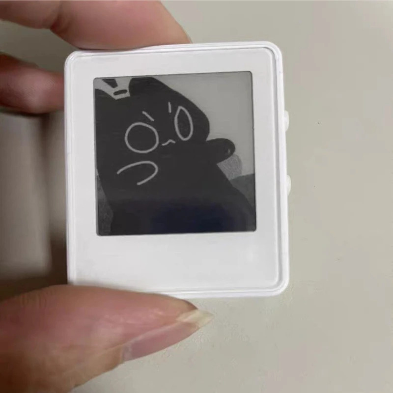 1,54-дюймовый электронный ридер с E-Ink экраном, подсветкой, поддержкой Bluetooth, режимом прослушивания, офлайн-режимом, режимом времени/погоды, изменением шрифта на экране, мини-ридер.