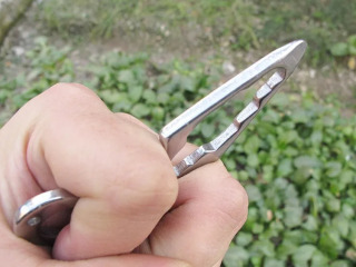 Многофункциональный комбинированный ключ-открывалка из нержавеющей стали для самообороны и активного отдыха, 1 шт.