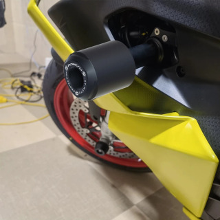 Aprilia RS660 2021-2026 mototsiklning tushishidan himoya qiluvchi dvigatel ramkasi slayderi qoʻriqchisi yon himoyasi uchun javob beradi