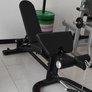 Squat fitnes mashinasi sozlanishi va choʻkish, choʻzilgan va qorin mushaklari uchun koʻp qirrali mashq mashinasidir.