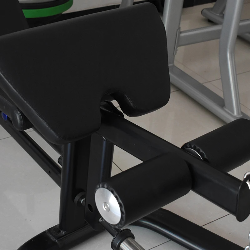 Squat fitnes mashinasi sozlanishi va choʻkish, choʻzilgan va qorin mushaklari uchun koʻp qirrali mashq mashinasidir.