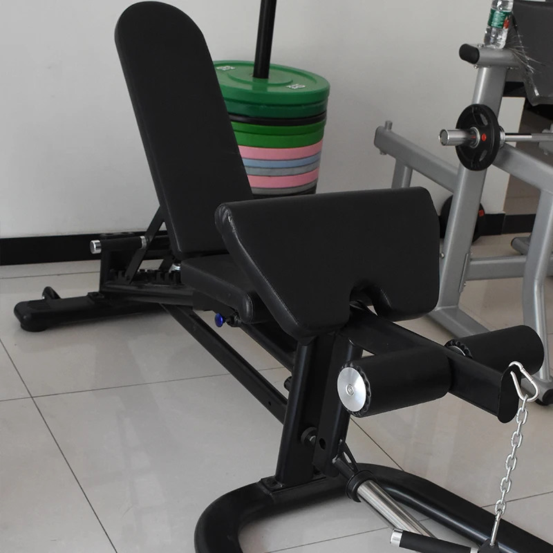 Squat fitnes mashinasi sozlanishi va choʻkish, choʻzilgan va qorin mushaklari uchun koʻp qirrali mashq mashinasidir.