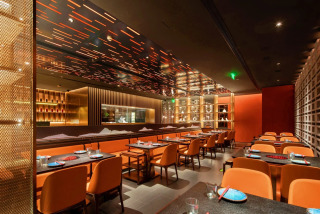 Maxsus restoran ichki bezatish dizayni zamonaviy restoran ovqat stoli tijorat metall ramka bar taymer