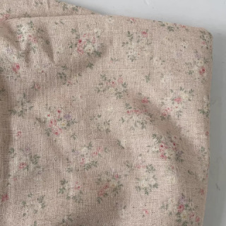 DIY hunarmandchilik va tikuvchilik uchun gulli bosma pushti zigʻir paxta mato.