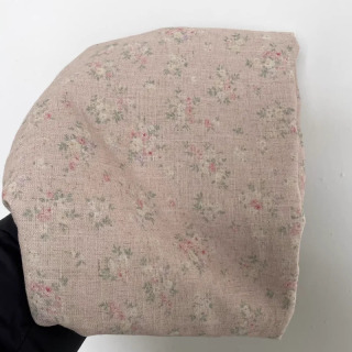 DIY hunarmandchilik va tikuvchilik uchun gulli bosma pushti zigʻir paxta mato.