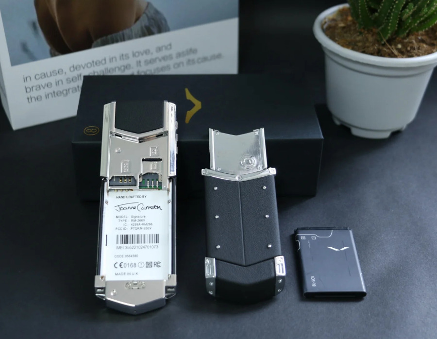 Ikkita SIM-karta, Bluetooth, elektron kitobli oqlangan hashamatli qoʻlda ishlangan metall tugmachali telefon
