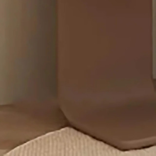 Doʻkonda koʻplab yuqori sifatli va juda chiroyli mebellar mavjud. зеленый