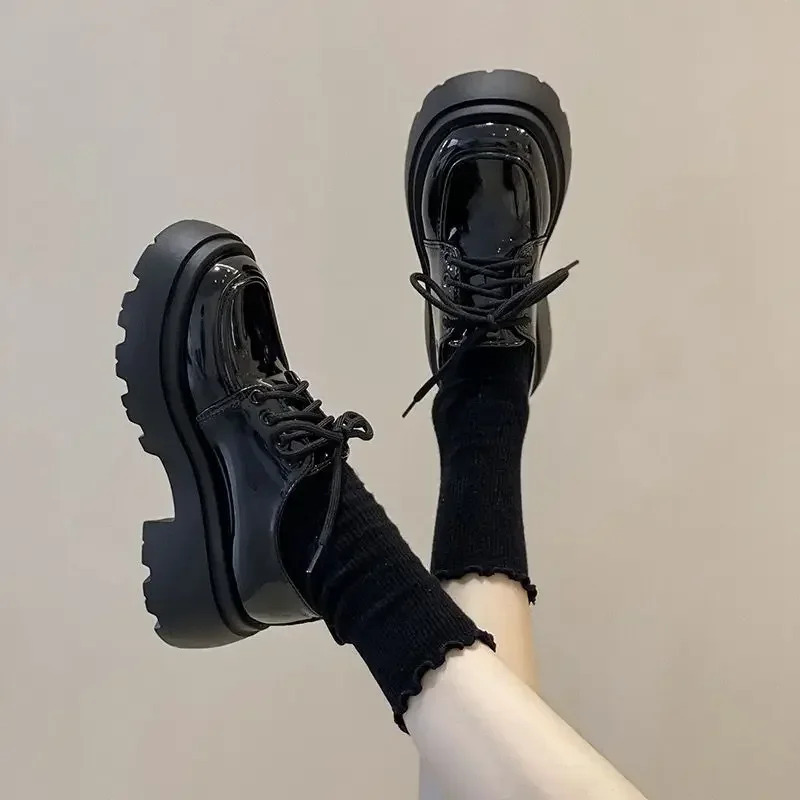 Ayollar platformasi yassi poyafzallari kuzgi qora loaferlar Moda qulay charm poyafzallari ochiq havoda dantelli Oksford Zapatos Mujer
