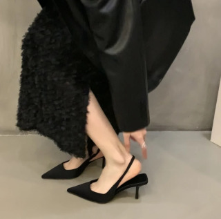 Ayollar yozgi poyafzallari 2024 Yangi moda oʻtkir burunli Stiletto oʻrta poshnali sandallar Ayollar ochiq burunli sandallar Ayollar yashil poyabzallari черный 37