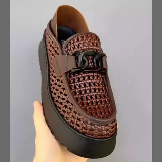 Erkaklar poyafzallari 2026 Yangi qalin pastki tendentsiya nafas oladigan balandlikni koʻtaruvchi loaferlar moda koʻp qirrali Retro platforma kundalik poyabzal Коричневый 44