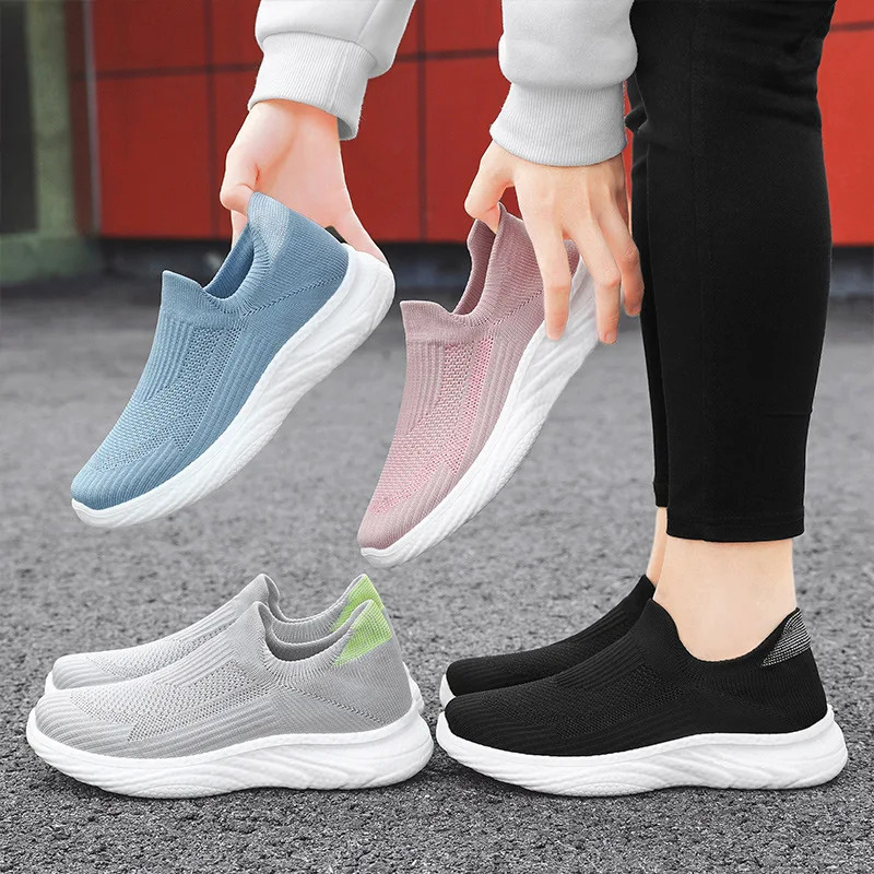 Erkaklar uchun yangi bahorgi krossovkalar yuqori elastikligi yuqori nafas oladigan va yengil sport poyabzali