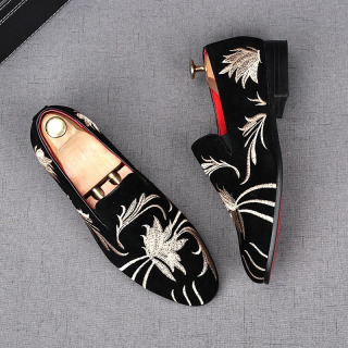 Yuqori sifatli erkaklar kundalik poyabzali. Erkaklar uchun yangi moda kashta tikilgan loferlar. Hashamatli ziyofat toʻy poyabzali. Italiya. Zapatos Hombre dizayner poyabzali.