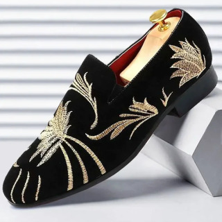 Yuqori sifatli erkaklar kundalik poyabzali. Erkaklar uchun yangi moda kashta tikilgan loferlar. Hashamatli ziyofat toʻy poyabzali. Italiya. Zapatos Hombre dizayner poyabzali.