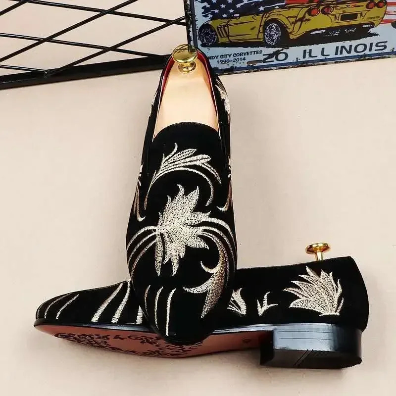 Yuqori sifatli erkaklar kundalik poyabzali. Erkaklar uchun yangi moda kashta tikilgan loferlar. Hashamatli ziyofat toʻy poyabzali. Italiya. Zapatos Hombre dizayner poyabzali.